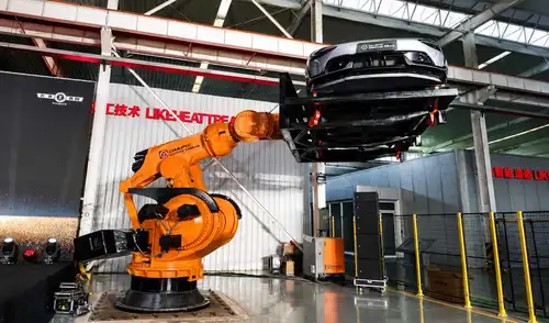 El robot industrial más fuerte del mundo es de China: monstruo de acero levanta 5.000 kilos y rompe récord Guinness