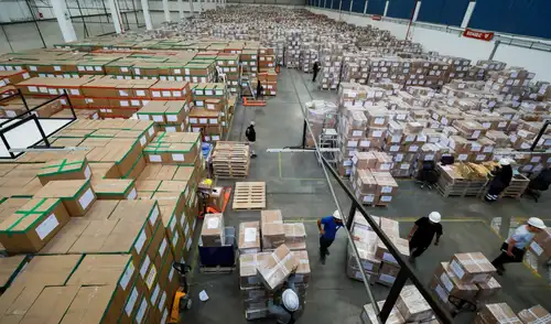 Contraloría detecta más de 400.000 kits escolares en almacén en Lurín que no fueron repartidos a zonas vulnerables
