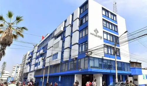 La Superintendencia Nacional de Migraciones alerta sobre mafias que ofrecen servicios irregulares para trámites migratorios a través de redes sociales. Estas prácticas son ilegales y peligrosas.