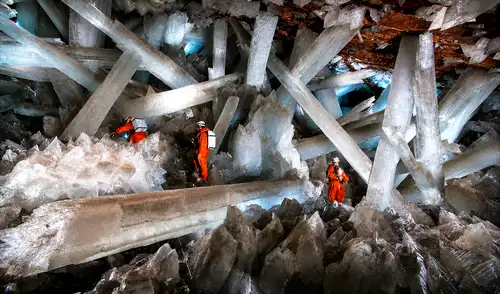 En el año 2000, un hallazgo accidental en una mina de Chihuahua reveló la Cueva de los Cristales.