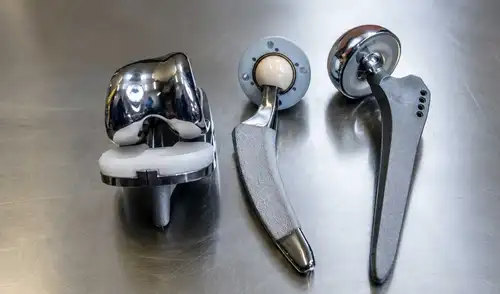 Este innovador clavo óseo es fruto de la colaboración entre Silvan Medical y el Instituto de Investigación de Metales