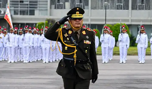 El comandante general del Ejército Oswaldo Calle "resucitó" contrato cancelado por incumplimiento suscrito para reparar helicópteros. Foto: difusión