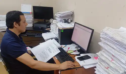 El magistrado y su equipo se enfocaron en tramitar escritos y proteger sentencias, mejorando así la atención legal en la provincia. Fuente: facebook.