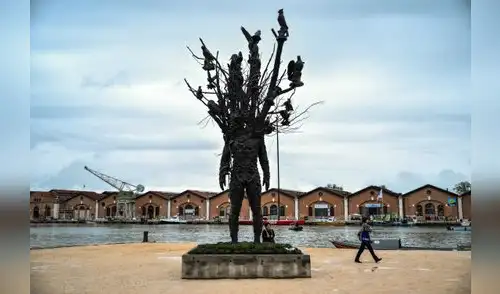 «Amalgam», del artista estadounidense Nick Cave, durante la preinauguración de la 61.ª Bienal de Arte de Venecia, el 6 de mayo de 2026. Foto: AFP. «Amalgam», del artista estadounidense Nick Cave, durante la preinauguración de la 61.ª Bienal de Arte de Venecia, el 6 de mayo de 2026. Foto: AFP.