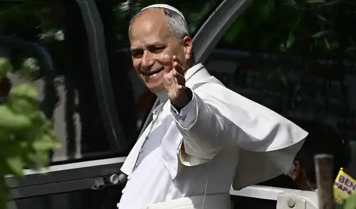 La visita se centró en la zona cercana a Nápoles conocida como la “Tierra de los Fuegos". Foto: AFP. Papa León XIV, Italia, Tierra de los Fuegos