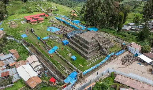 Descubrimientos arqueológicos revelan secretos del complejo prehispánico de Vilcas Huamán en Ayacucho