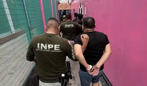 El INPE ha aislado preventivamente a cinco internos del penal Sarita Colonia tras el hallazgo de un explosivo artesanal en la puerta principal del recinto. El INPE ha aislado preventivamente a cinco internos del penal Sarita Colonia tras el hallazgo de un explosivo artesanal en la puerta principal del recinto.