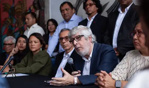 Equipo técnico de Juntos por el Perú dio conferencia de prensa