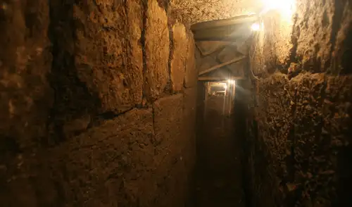 En Jerusalén, unos equipos de construcción descubrieron la entrada a un misterioso sistema de túneles. Foto: AFP En Jerusalén, unos equipos de construcción descubrieron la entrada a un misterioso sistema de túneles. Foto: AFP