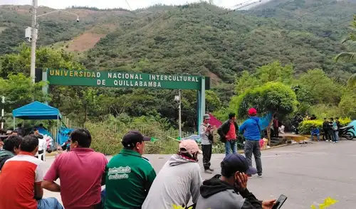 La Universidad Nacional Intercultural de Quillabamba (UNIQ) enfrenta una crisis tras la huelga de hambre de ocho estudiantes que exigen soluciones del Ministerio de Educación ante irregularidades.