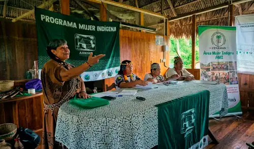 Mujeres que protegen la amazonía Mujeres