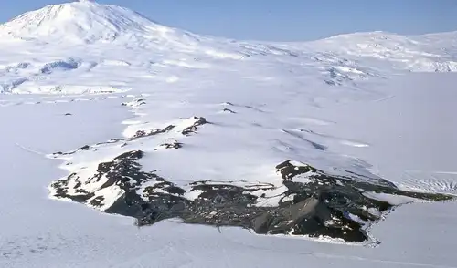 Debajo del hielo de la Antártida se esconde un paisaje que ha permanecido intacto durante millones de años. Foto: Ralph Lewis /Cool Antarctica