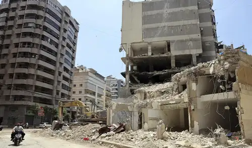 Los bombardeos israelíes provocaron al menos seis muertos y numerosos heridos en el sur del Líbano Los bombardeos israelíes provocaron al menos seis muertos y numerosos heridos en el sur del Líbano