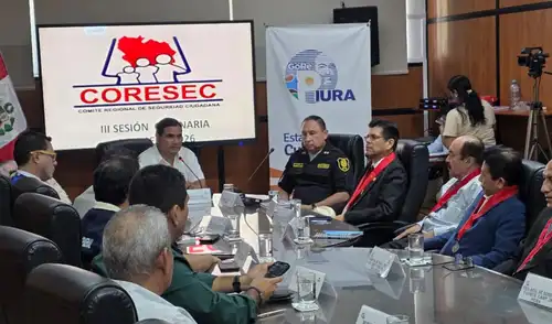 En la sesión, se aborda la exposición del jefe de la Región Policial Piura sobre las estrategias para combatir la violencia en la región. Fuente: difusión. En la sesión, se aborda la exposición del jefe de la Región Policial Piura sobre las estrategias para combatir la violencia en la región. Fuente: difusión.
