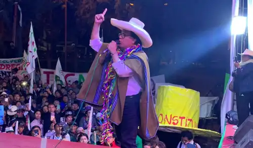 Roberto Sánchez, candidato presidencial de Juntos por el Perú, durante su mitin en Arequipa.