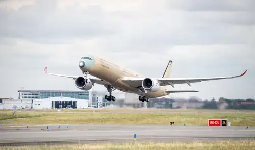 El nuevo A350-1000ULR incrementa su autonomía en más de 1.800 kilómetros gracias a un tanque adicional de combustible.