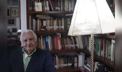 Max Hernández en su casa de Miraflores.