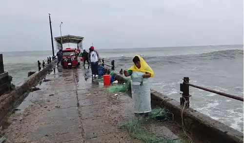 Más de 500 pescadores afectados en Ica por cierre de puertos debido a oleajes intensos
