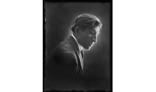 Primer autorretrato de Martín Chambi en su estudio fotográfico. Foto: Archivo Martín Chambi.