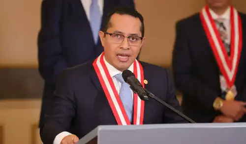Roberto Burneo advierte que personeros tienen prohibido publicar videos del conteo de votos en redes sociales Roberto Burneo advierte que personeros tienen prohibido publicar videos del conteo de votos en redes sociales