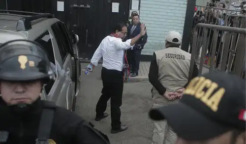 Horas antes de ingresar al penal de Barbadillo, Roberto Sánchez acudió a votar a una institución en San Borja.