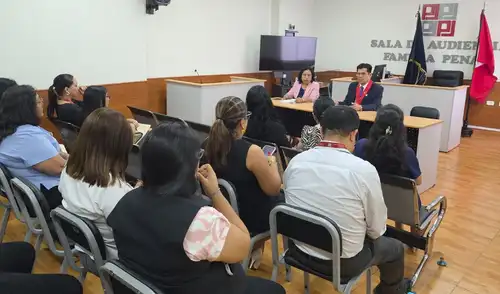 Durante la visita, Correa Castro se reunió con magistradas y personal del Tercer y Cuarto Juzgado de Familia. Fuente: difusión. corte-de-piura