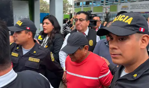 Incidentes. En la foto, uno de los arrestados en el Colegio Milla Ochoa en Los Olivos: le encontraron cédulas en las que aparecían inscripciones con lapicero. Foto: La Republica