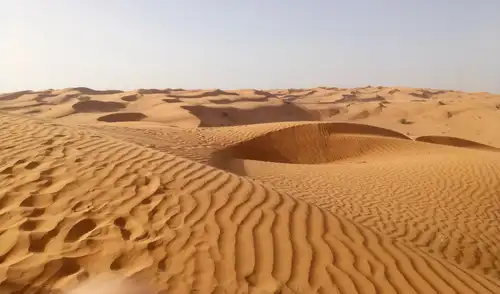 La arena del desierto árabe no es útil para la fabricación de hormigón resistente. Foto: Pexels / Oksana Ti