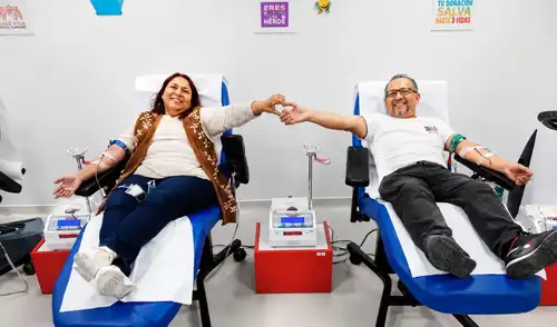 Se enamoraron hace 40 años y hoy ayudan a salvar vidas donando sangre: la historia de una pareja peruana que inspira solidaridad