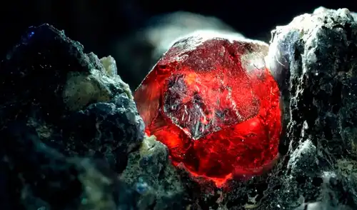 El granate terrestre tiene un tono rojo brillante. Los investigadores encontraron un nuevo tipo en una roca marciana. Foto: IStock El granate terrestre tiene un tono rojo brillante. Los investigadores encontraron un nuevo tipo en una roca marciana. Foto: IStock