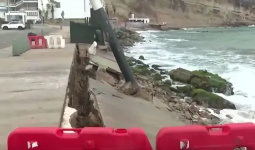 Playa La Herradura en Chorrillos permanece cerrada por daños en el malecón Playa La Herradura en Chorrillos permanece cerrada por daños en el malecón