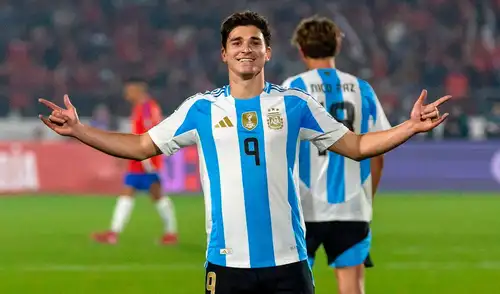 Julián Álvarez reveló su intención de finalizar su etapa en el Atlético de Madrid y buscar un traspaso que le permita avanzar en su carrera profesional. Julián Álvarez reveló su intención de finalizar su etapa en el Atlético de Madrid y buscar un traspaso que le permita avanzar en su carrera profesional.