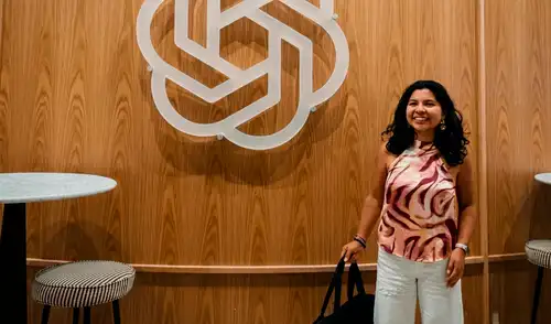 Daira Velásquez Fonseca desarrolló “Crece AI”, un chatbot de WhatsApp para ayudar a vendedores ambulantes a gestionar sus finanzas. Daira Velásquez Fonseca desarrolló “Crece AI”, un chatbot de WhatsApp para ayudar a vendedores ambulantes a gestionar sus finanzas