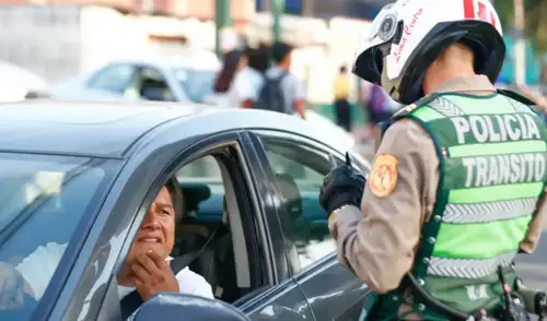 Imagen referencial de intervención de policía de tránsito Policía Nacional del Perú