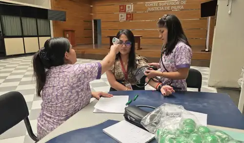 Durante la actividad, el personal judicial accedió a evaluaciones en medicina interna, traumatología y odontología. Fuente: difusión. corte-de-piura