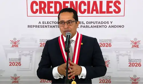 Burneo se pronunció previo a la entrega de credenciales a senadores y parlamentarios andinos. Foto: Composición/LR