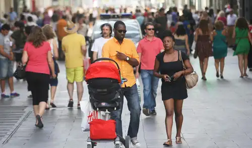 El plan de regularización de inmigrantes en España entra en una fase decisiva tras superar el millón de solicitudes