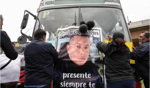 La violencia en el transporte público en Perú ha escalado, con 54 conductores asesinados entre enero y mayo de 2026, según alertó Martín Ojeda de la Cámara Internacional de Logística y Transporte. La violencia en el transporte público en Perú ha escalado, con 54 conductores asesinados entre enero y mayo de 2026, según alertó Martín Ojeda de la Cámara Internacional de Logística y Transporte.