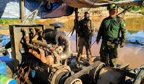 Un operativo conjunto en Madre de Dios destruyó 17 campamentos rústicos y bienes de minería ilegal valorados en más de S/5,6 millones, acciones lideradas por el Comando Operacional del Sur. Un operativo conjunto en Madre de Dios destruyó 17 campamentos rústicos y bienes de minería ilegal valorados en más de S/5,6 millones, acciones lideradas por el Comando Operacional del Sur.