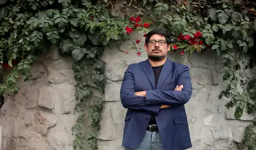 La Tentación Autocrática, el nuevo libro de Godoy, será presentado el 9 de julio en la Librería Sur. Godoy en un parque del distrito de Magdalena.