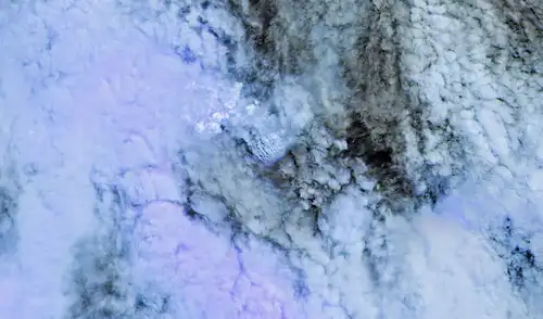 Una erupción submarina al norte de Papúa Nueva Guinea podría estar creando nueva tierra. Foto: NASA