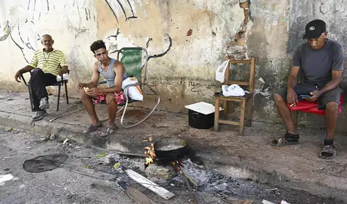 El colapso del sistema eléctrico cubano afecta a 9,6 millones de personas El colapso del sistema eléctrico cubano afecta a 9,6 millones de personas