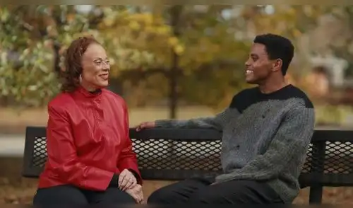 Lonnie Ali y el actor Jaalen Best. Es la primera serie sobre Ali con guion autorizado. Lonnie Ali y el actor Jaalen Best. Es la primera serie sobre Ali con guion autorizado.