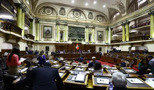 Tras más de dos horas de debate, la Comisión Permanente acordó un cuarto intermedio para incorporar los pedidos de los congresistas. Tras más de dos horas de debate, la Comisión Permanente acordó un cuarto intermedio para incorporar los pedidos de los congresistas.