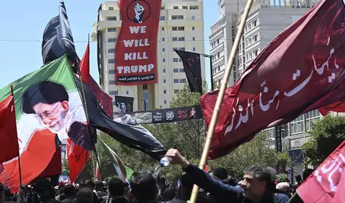 Las ceremonias fúnebres de Ali Jamenei se llevaron a cabo en medio de tensiones, donde se demandó venganza