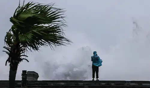 En Taiwán, Bavi dejó 87 heridos y fuertes daños, mientras que Japón también enfrenta inundaciones y cortes de energía. Foto: AFP. Tifón Bavi, China, Japón, Taiwán