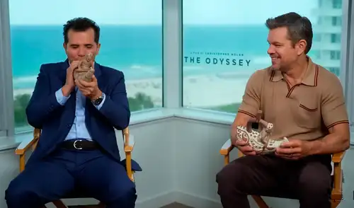 ¡Regalos del Perú! Matt Damon y John Leguizamo, protagonistas de ‘La Odisea’, fueron sorprendidos con caballos de totora