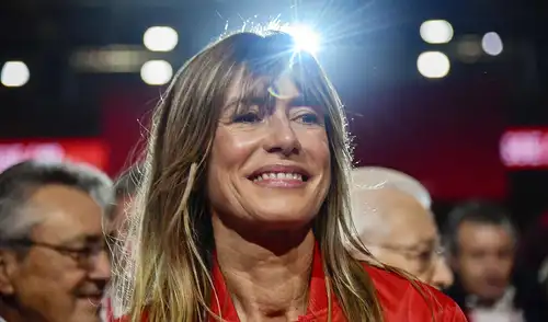 La causa seguirá ante un jurado popular y se centra en la participación de Begoña Gómez en una cátedra de la Universidad Complutense La causa seguirá ante un jurado popular y se centra en la participación de Begoña Gómez en una cátedra de la Universidad Complutense