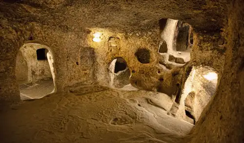 Derinkuyu es ciudad con casi 3.500 años de antigüedad y que permaneció enterrada en el subsuelo. Foto: iStock Derinkuyu es ciudad con casi 3.500 años de antigüedad y que permaneció enterrada en el subsuelo. Foto: iStock