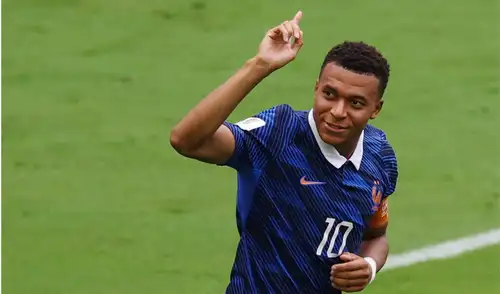 Mbappé pronosticó que Messi marcará en el decisivo partido, asegurando que cambiaría cualquier récord individual por jugarlo. Mbappé pronosticó que Messi marcará en el decisivo partido, asegurando que cambiaría cualquier récord individual por jugarlo.